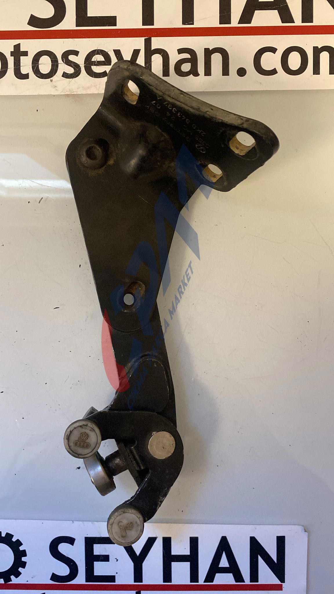 2K0843397A Volkswagen Caddy 2008 sol alt sürgülü kapı ray makarası