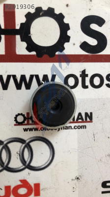 48755 0D070 Toyota Yarıs 2015 arka amortisör üst pulu