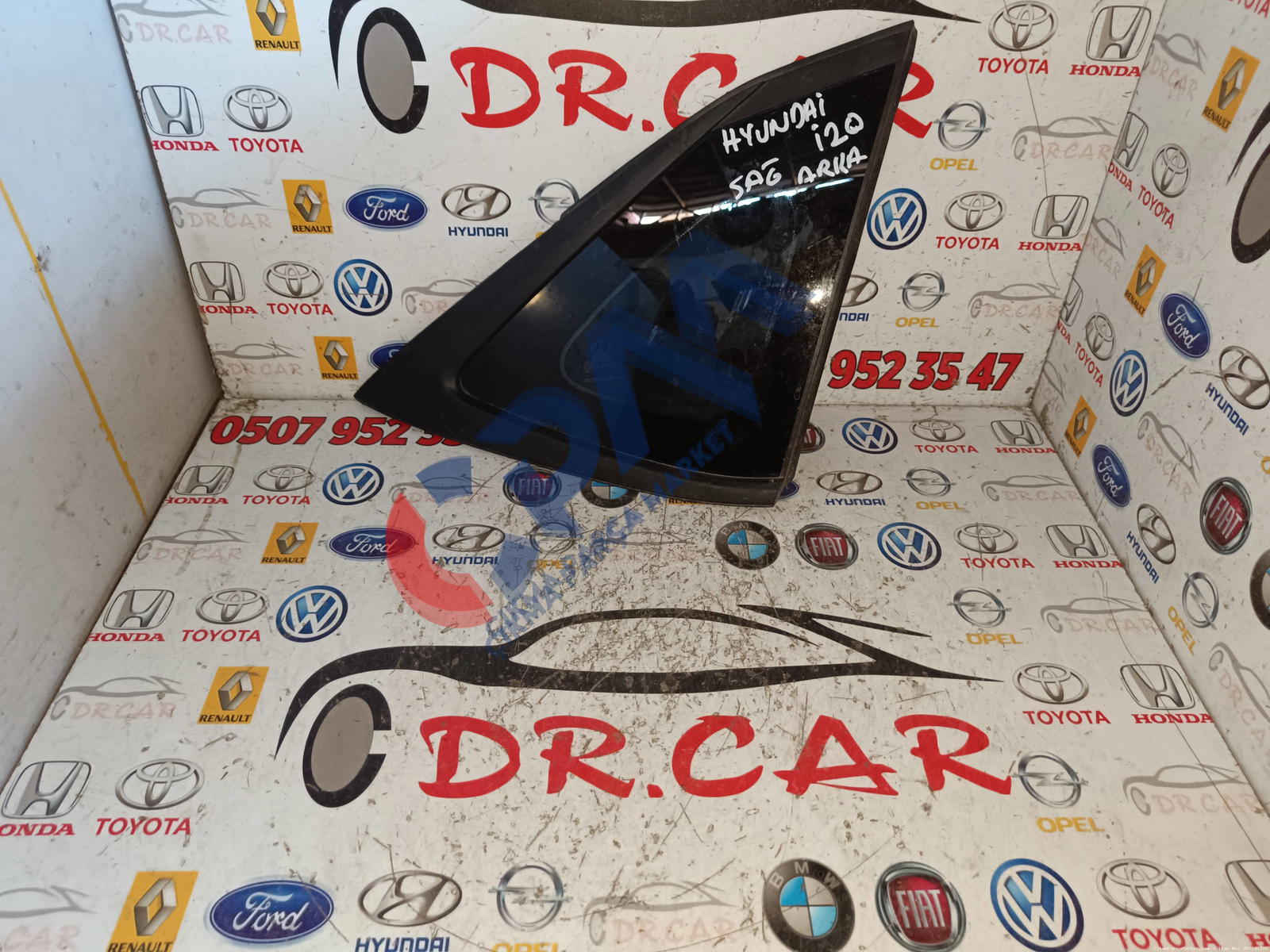 Hyundai i20 Sağ Arka Kelebek Camı 3018240300