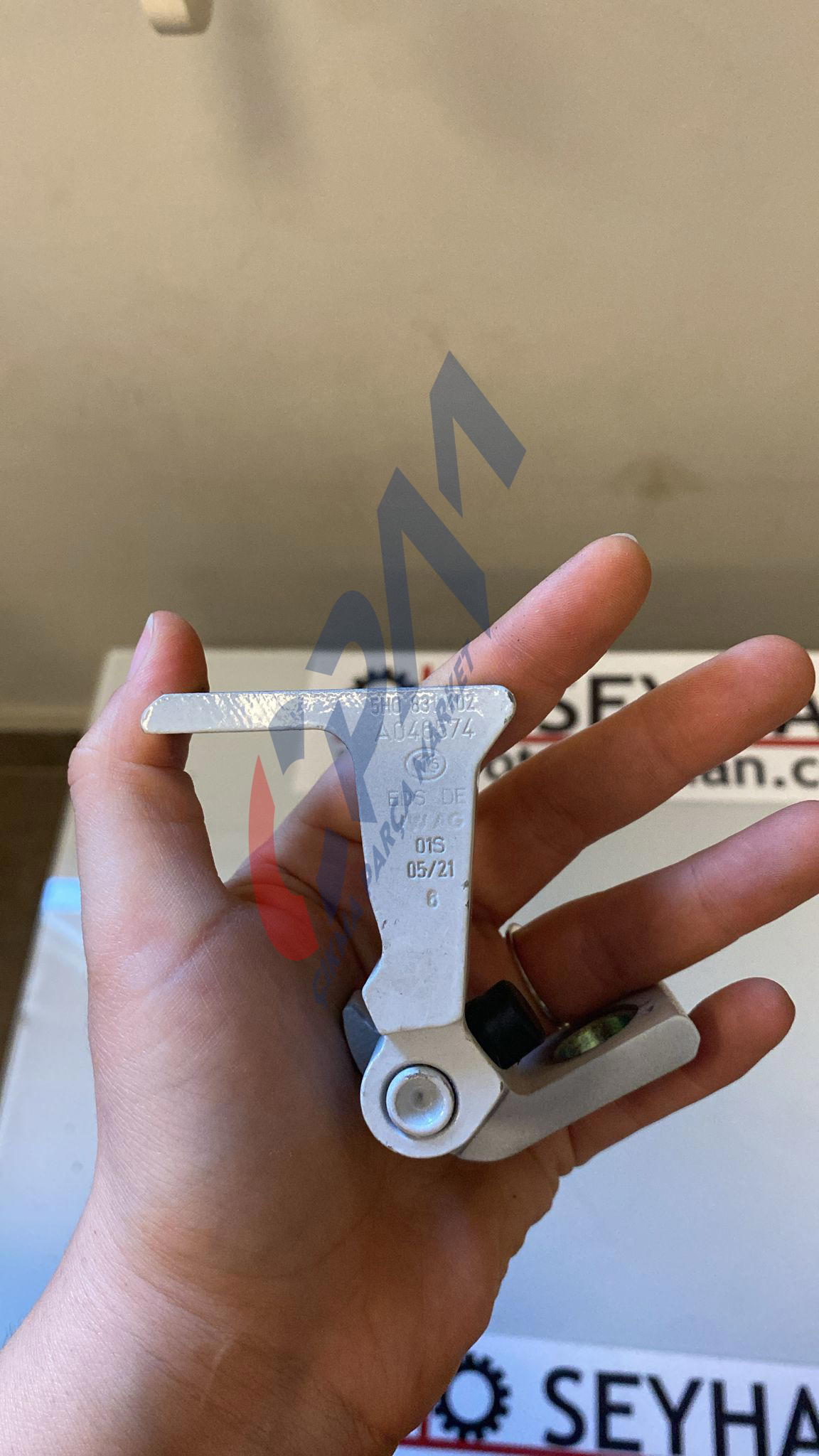 5H0831402 volkswagen Golf 8 sağ ön kapı alt menteșesi