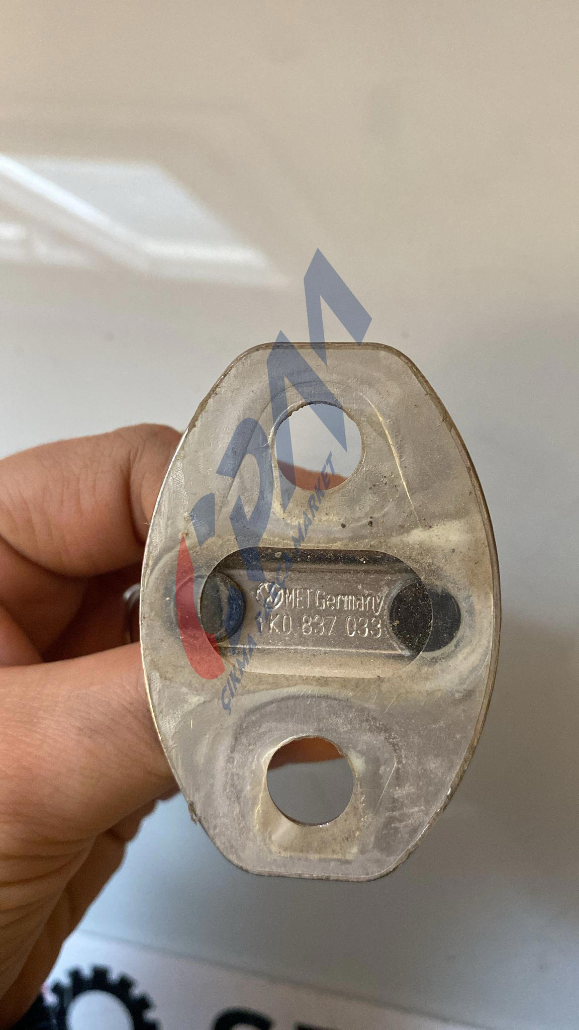 1K0837033 volkswagen Golf 5 sağ arka kapı kilit karșılığı