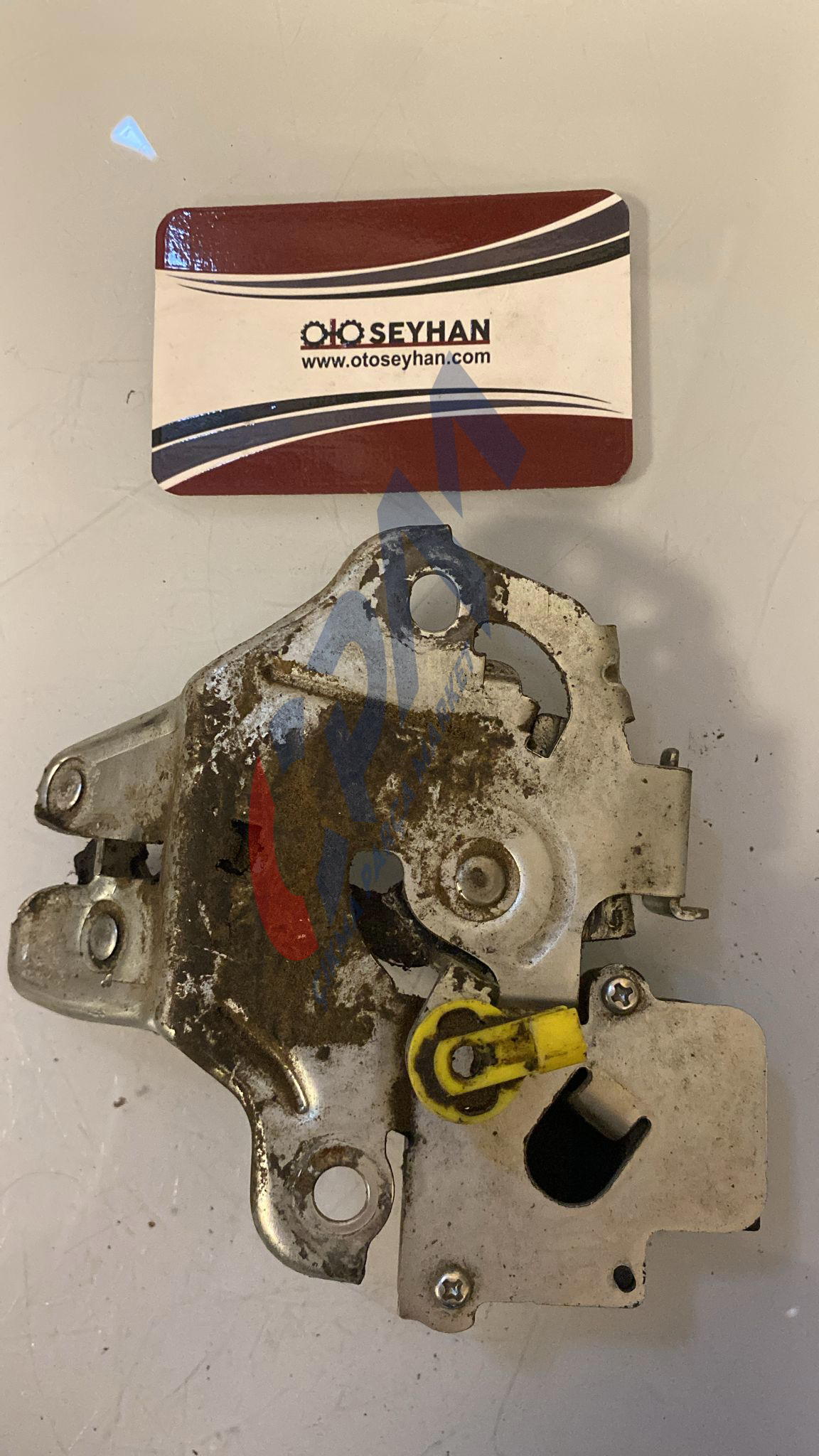 Toyota corolla 2008 bagaj kilidi