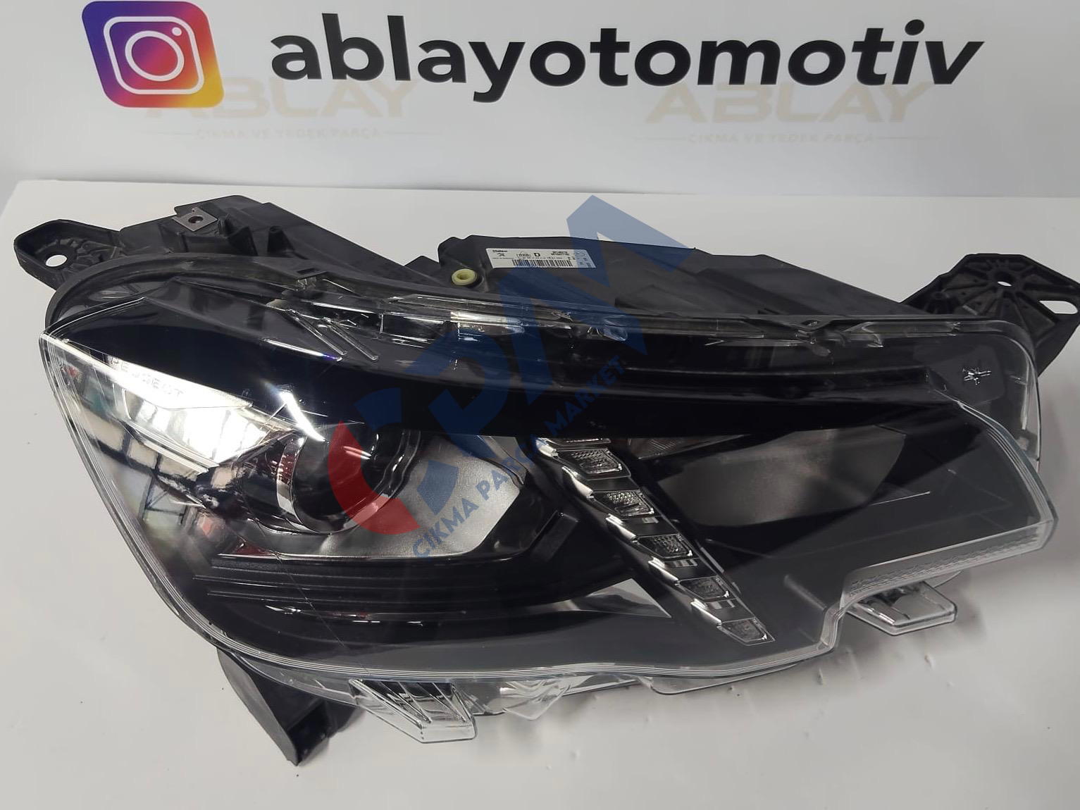 PEUGEOT RIFTER ALLURE GT MERCEKLİ SAĞ ÖN FAR