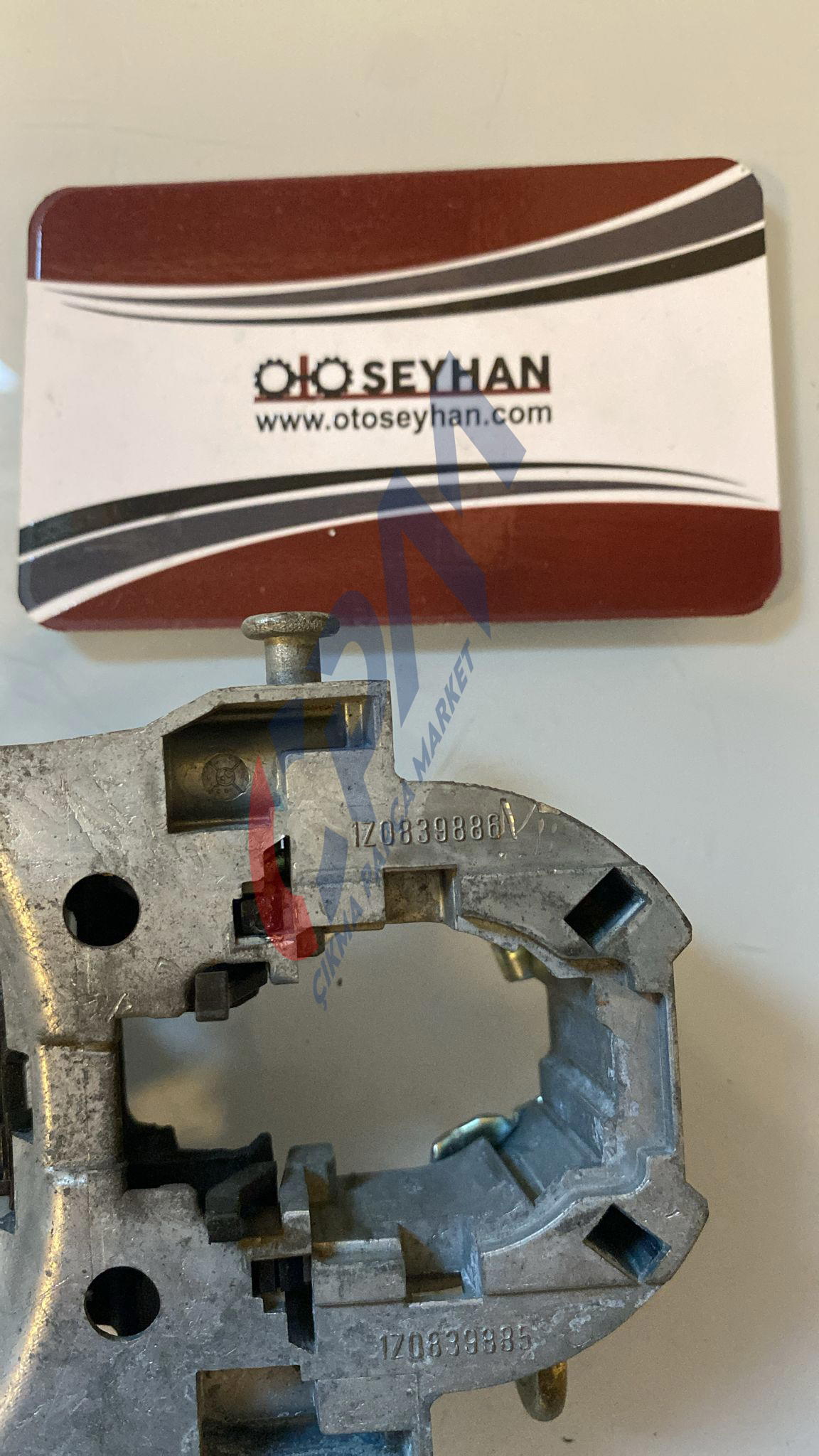 1Z0839886 vw golf 5 kapı açma kolu braketi