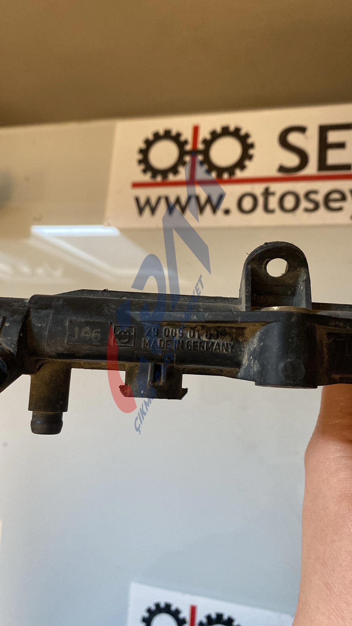 032133319A Volkswagen Polo ibiza 1.6 AEE benzinli enjektör kütüğü