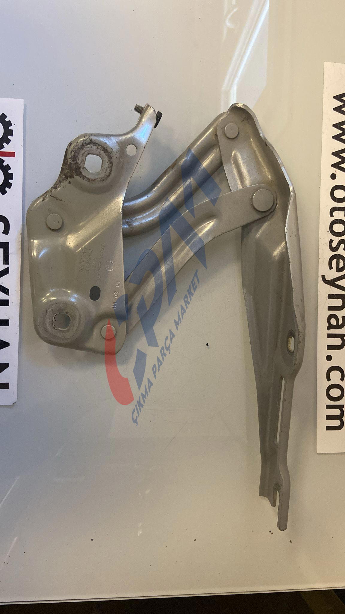 654823301 skoda scala 2020 kaput menteşesi sol