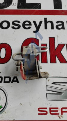 seat leon 00 05 arka sağ kapı alt menteşe kendinden gergili