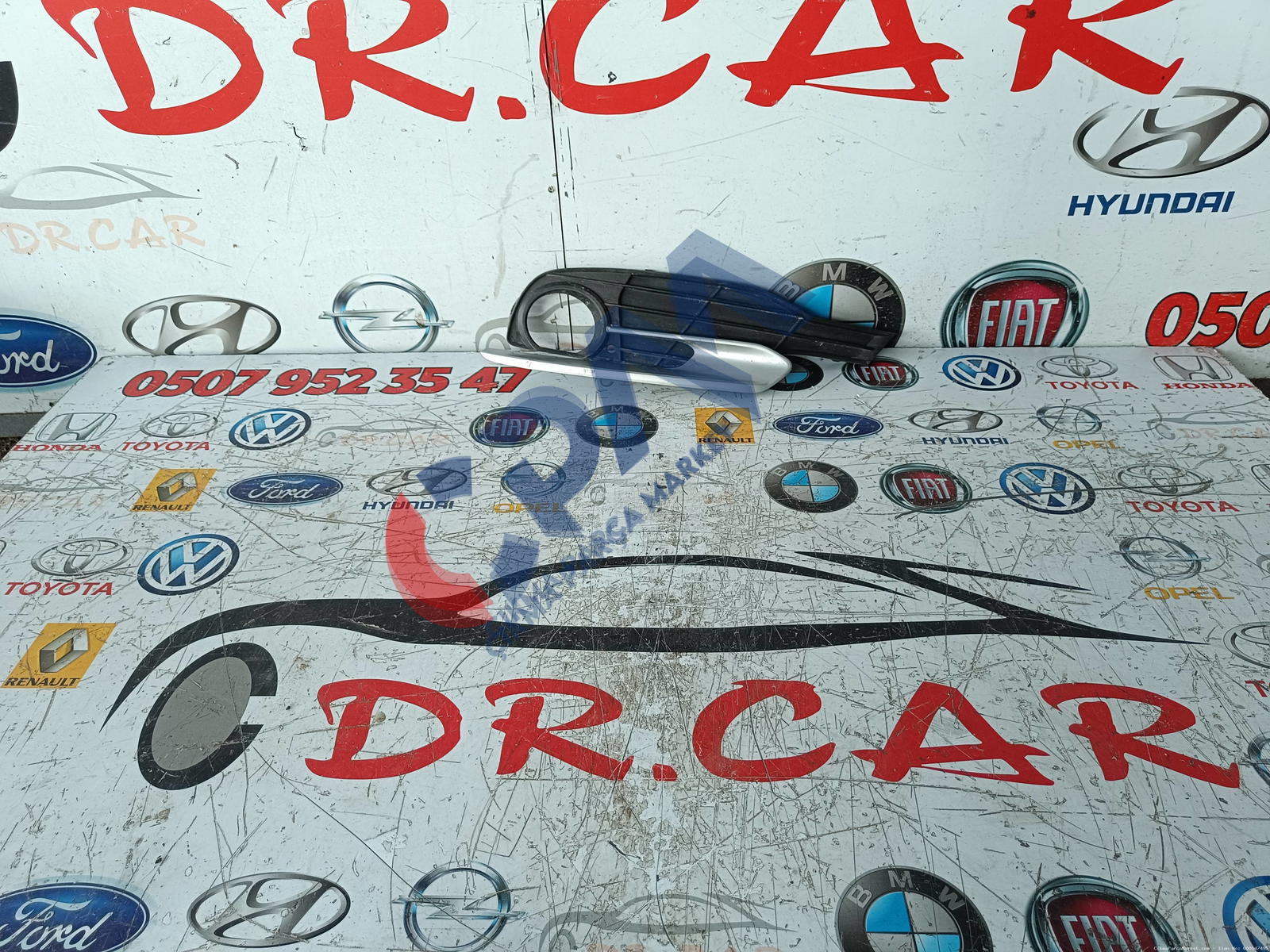 BMW 3 Serisi F30 Sağ Sis Farı Çerçevesi 18648510