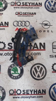 Volkswagen Passat B7 tesisat tutucu braketi