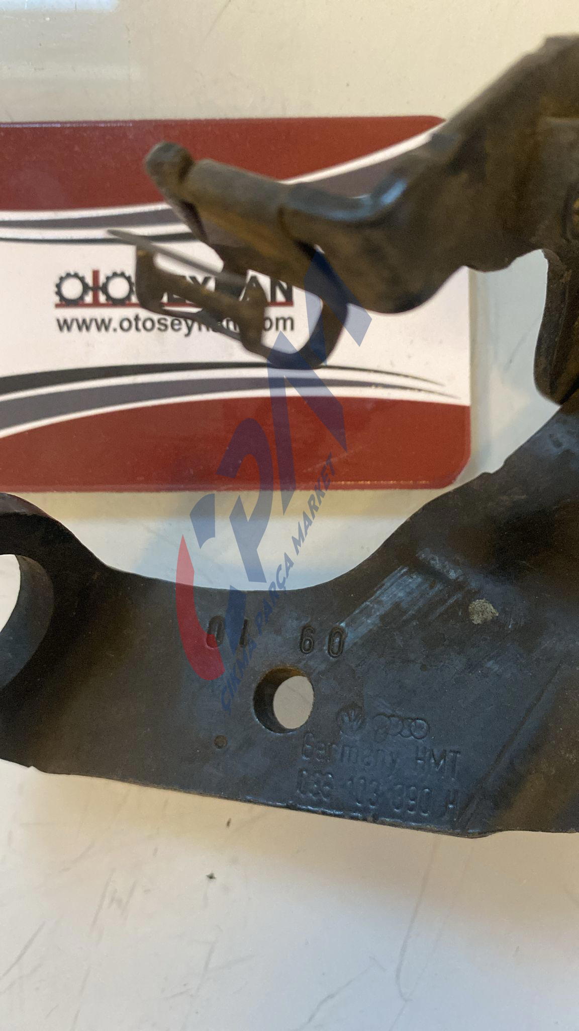 03G103390H volkswagen caddy 1.9 BLS motor kaldırma braketi