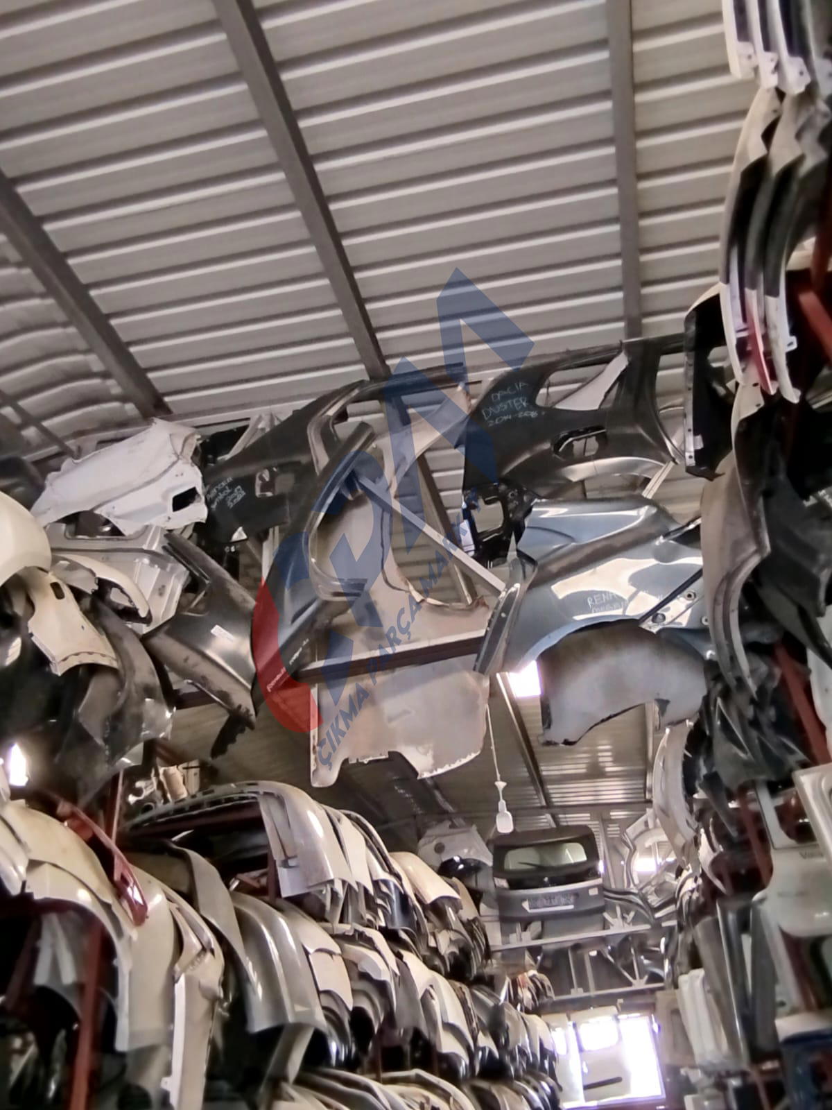 Audi A4 ARKA Çamurluk HER TÜRLÜ ÇAMURLUK BULUNUR.