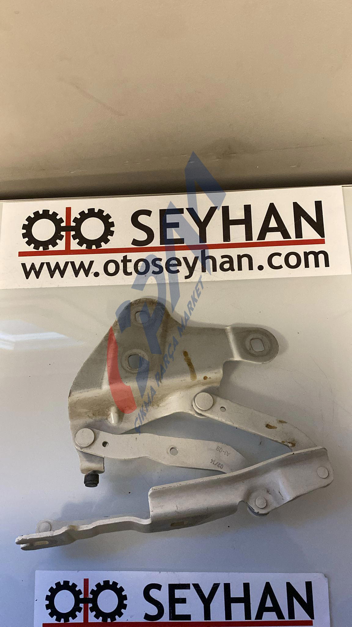 2990360 bmw x1 sağ kaput menteşesi