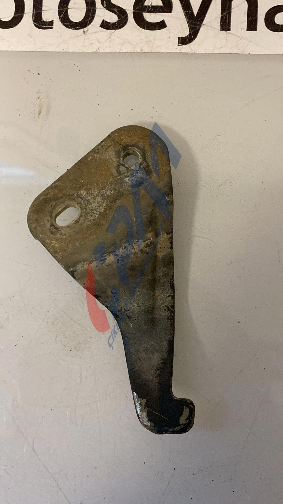 Toyota carina 1998 sol motor kaput menteşesi destek demiri