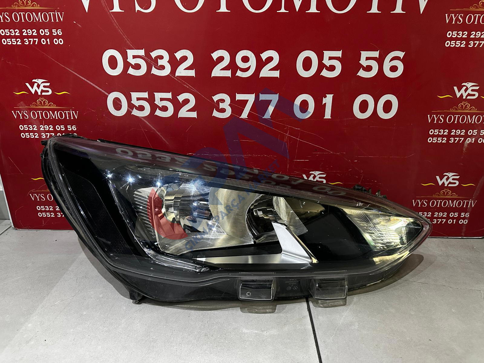 2018 2022 Ford Focus Siyah Zemin Sağ Ön Far JX7N13W029CF