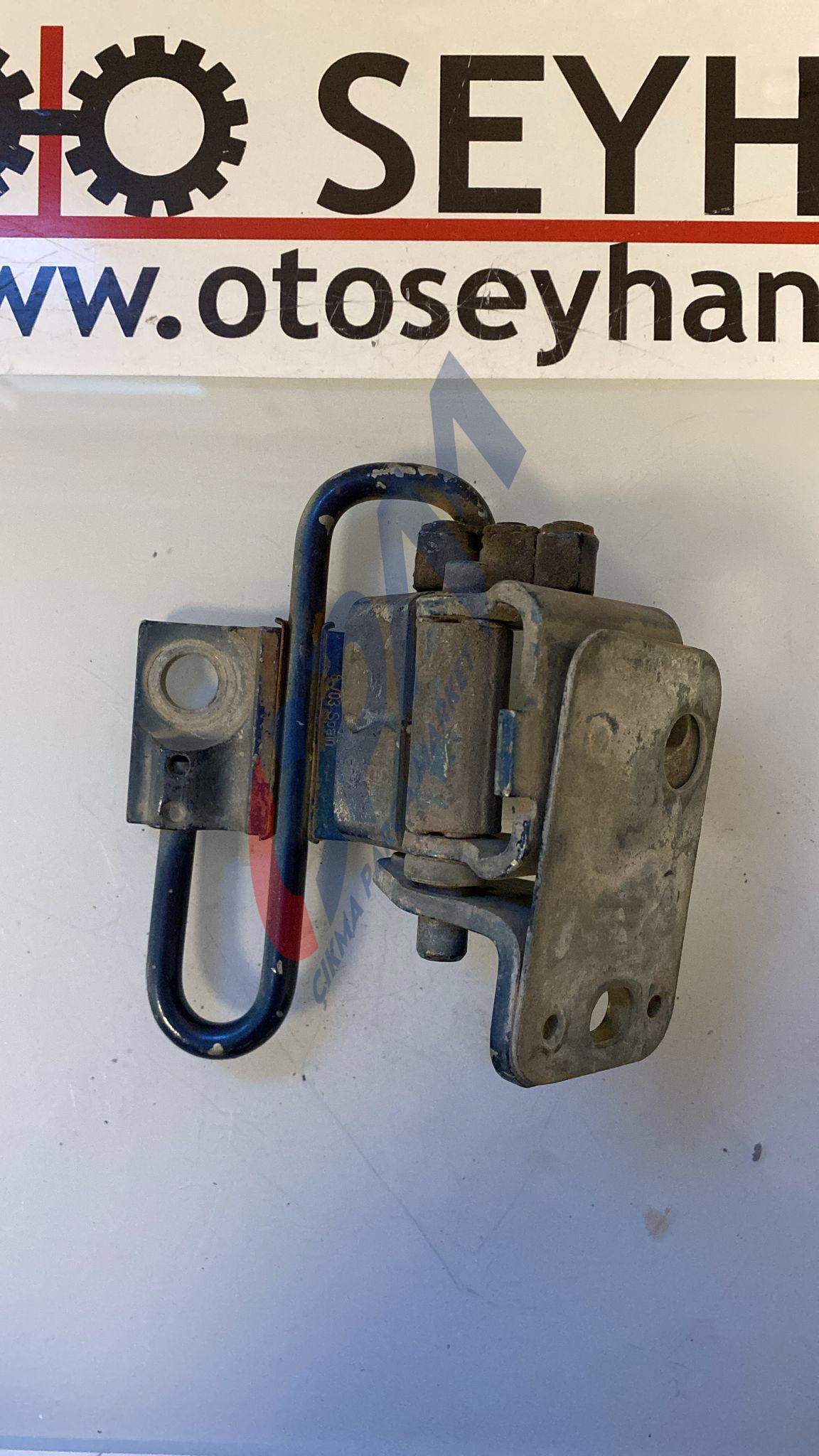 3B0831412B volkswagen bora sağ ön kapı alt menteşesi