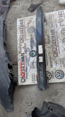 6R0807305 Volkswagen Polo 2017  1.2 tsı arka tampon demiri