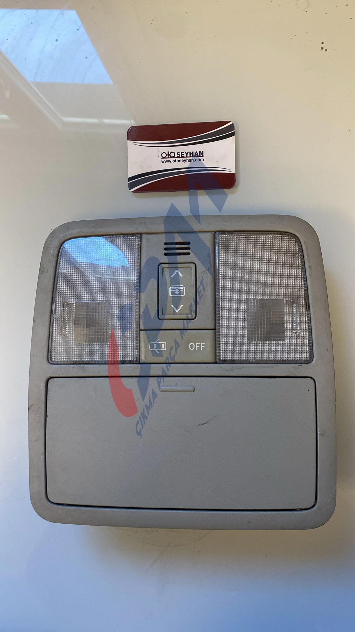 81260 02500AF toyota auris 2013 ön tavan lambası sunroof lu