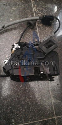 5K1837016E vw jetta golf ön sağ kapı kilidi