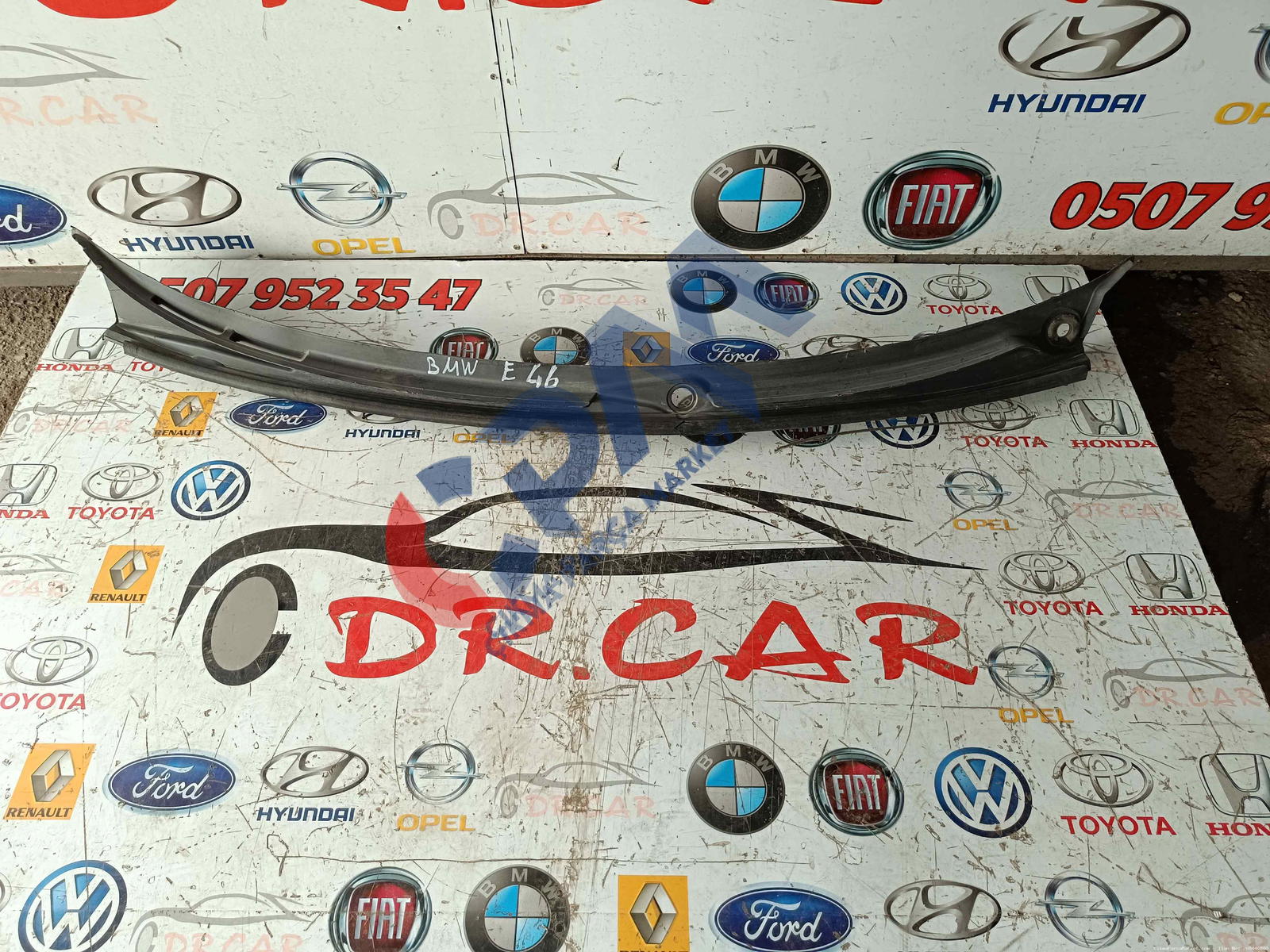 BMW 3 Serisi E46 Ön Cam Eleği 51718208483