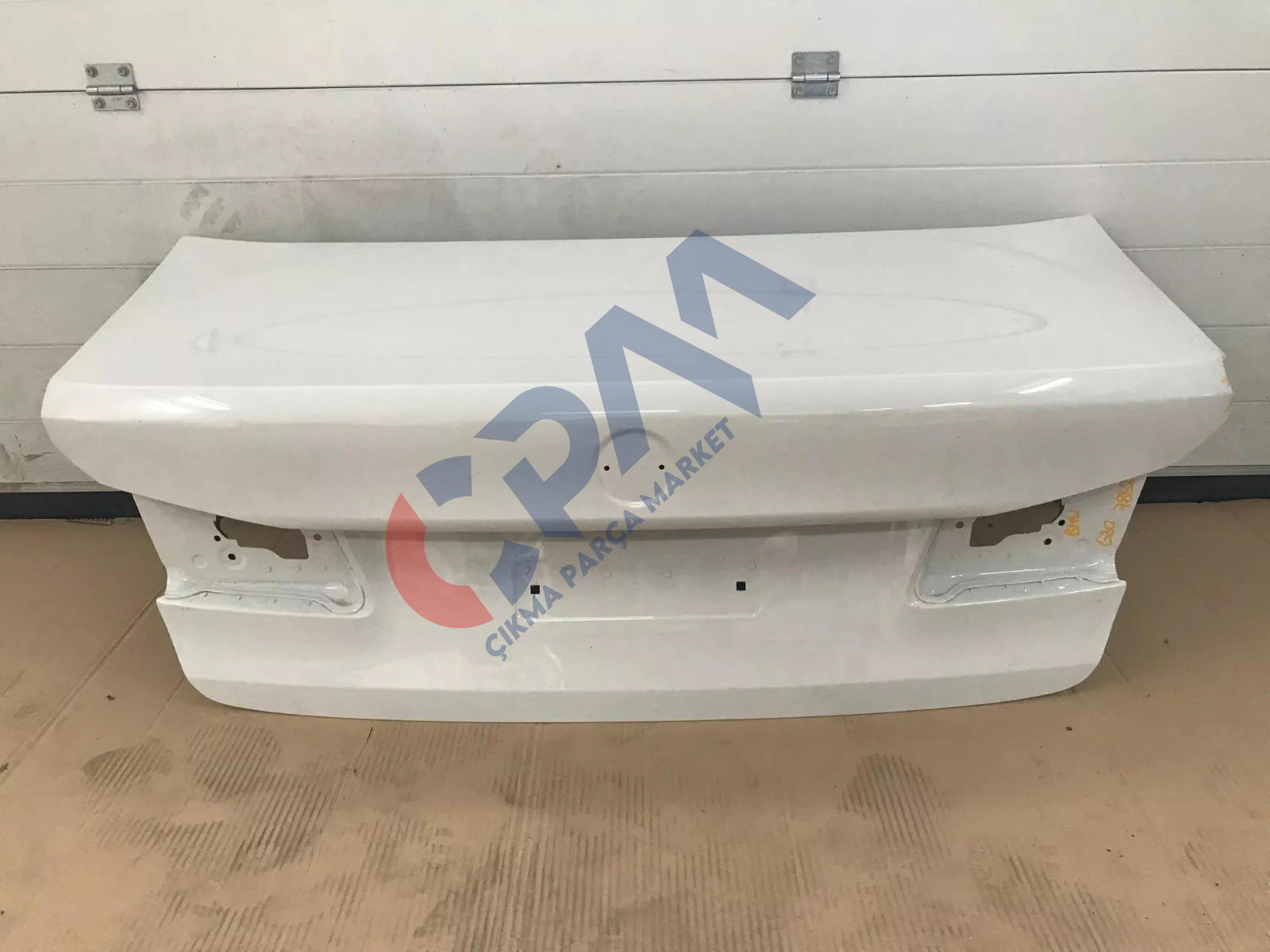 BMW ÇIKMA G30 BEYAZ BAGAJ KAPAĞI