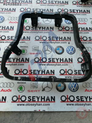 2K0864282A volkswagen caddy 2005 Sağ arka ayak altı eşya bölmesi demiri