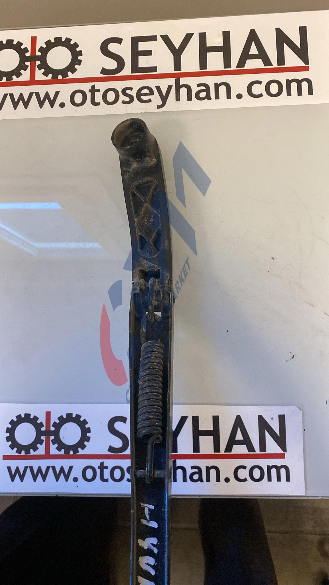 Hyundai i30 2015 sol ön silecek kolu kısa