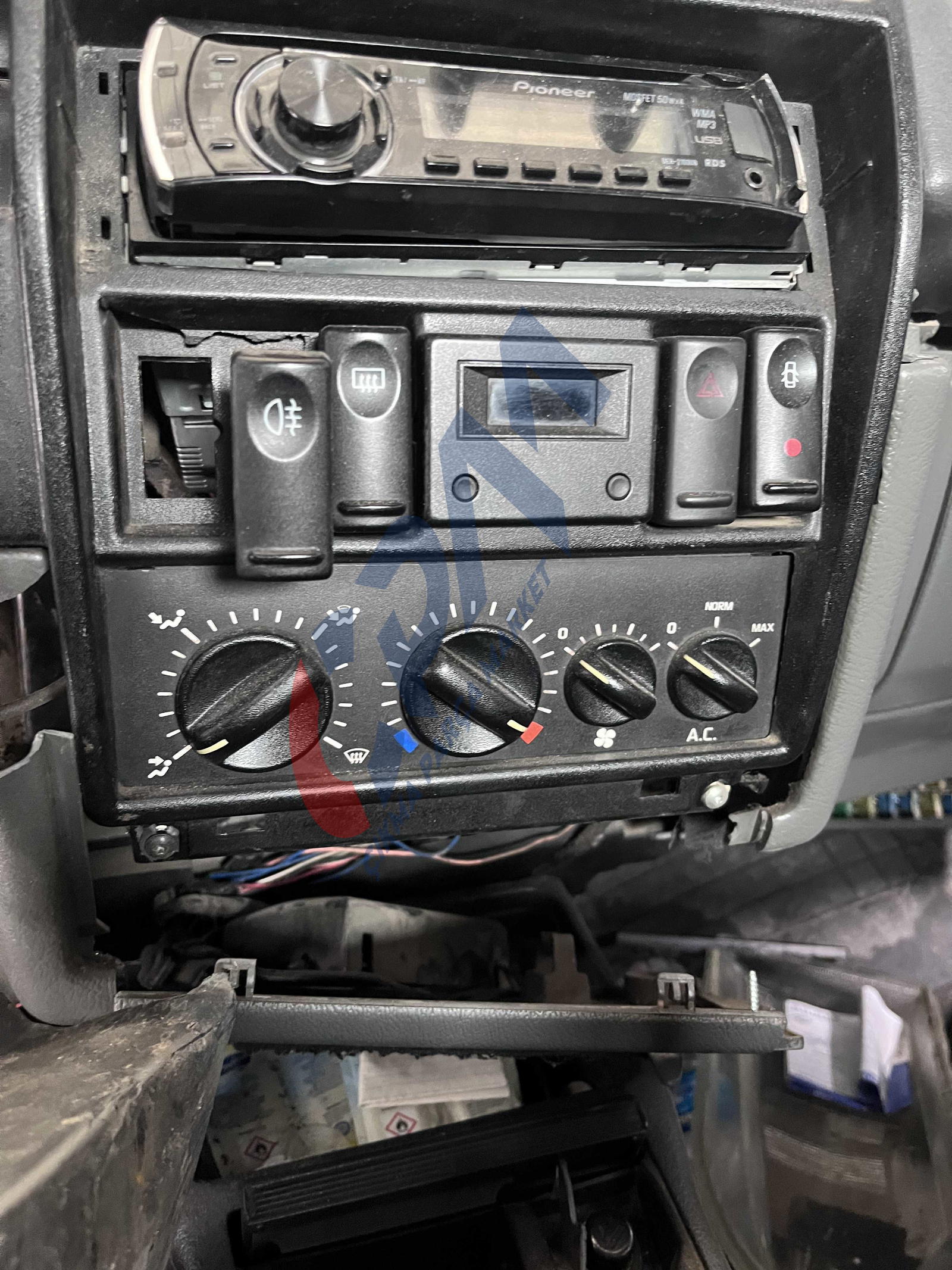 Renault R 19   Klima Kontrol Ünitesi çalışır durumda