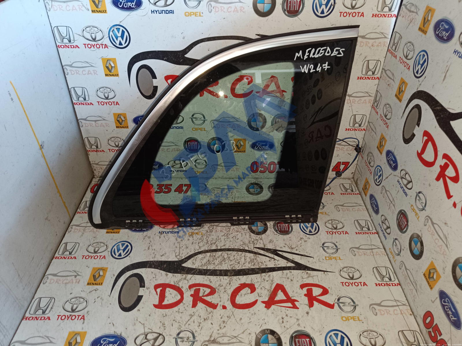 Mercedes B Serisi W247 Sağ Arka Kelebek Camı A2576704801
