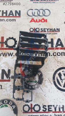 8K0971845A Audi A4 2014 arka bagaj tesisat soket tutucusu