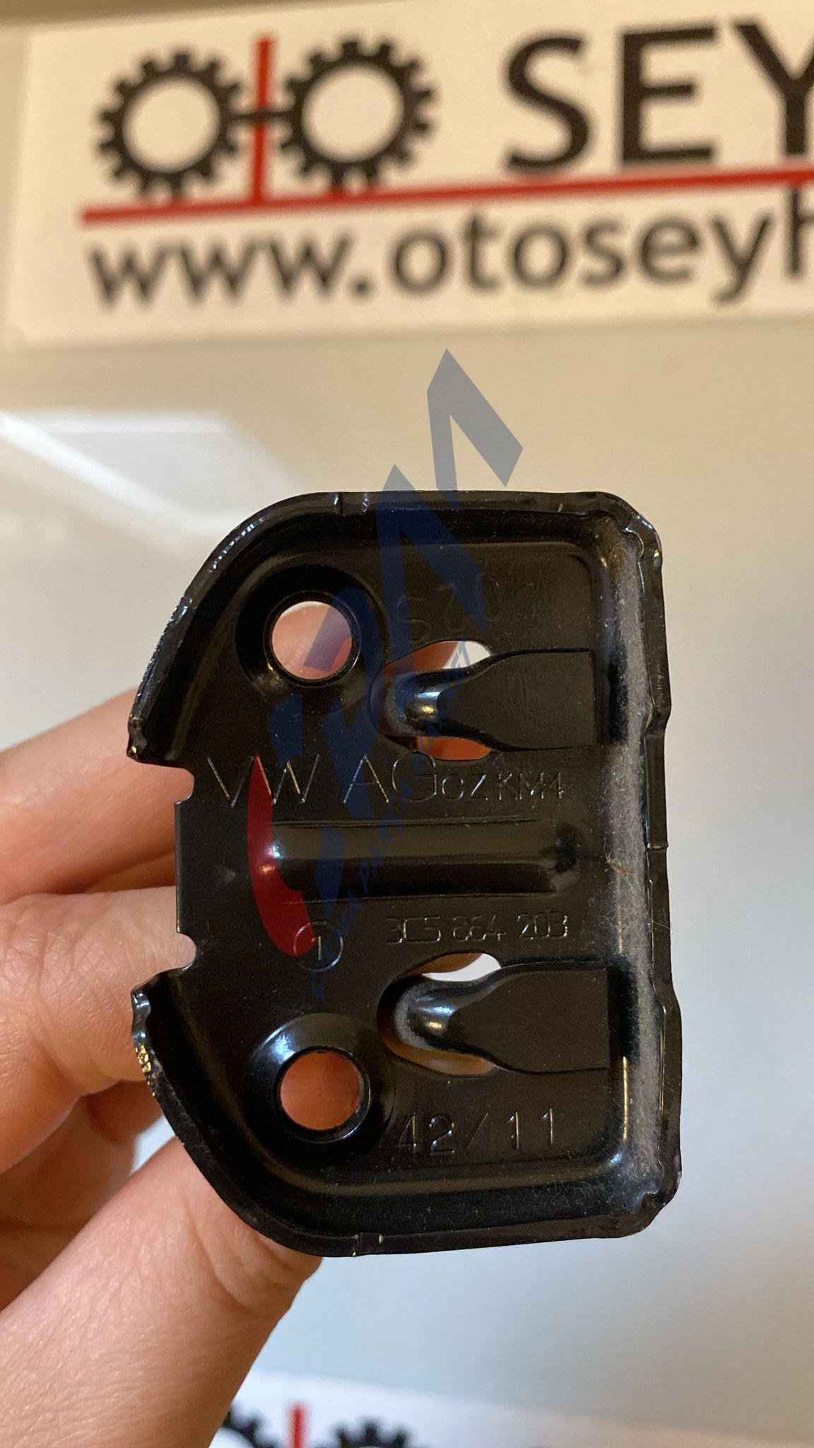 3C5864203 Volkswagen Golf 6 7 8 arka koltuk kilit karşılığı sağ sol