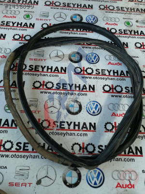 Toyota carina 1998 sağ arka kapı lastiği