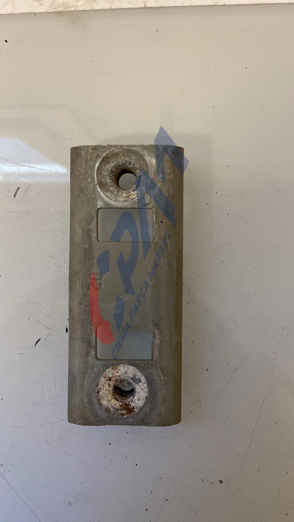 41517039986 BMW 5 serisi E60 kapı menteşesi tutucu