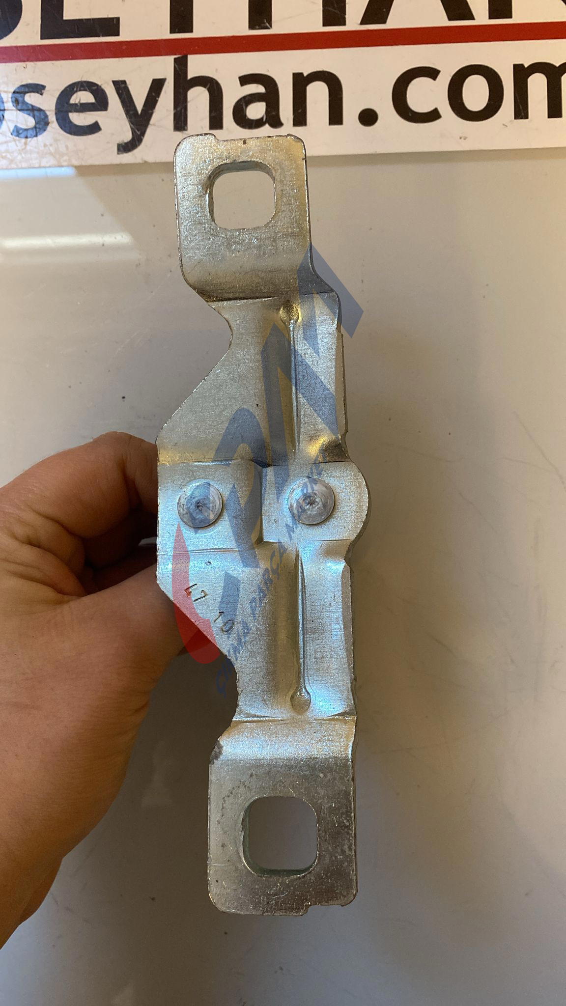 8P4827507 Audi A3 A4 A5 2009 bagaj kilit karşılığı