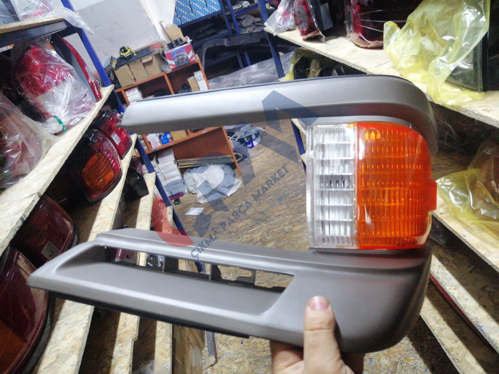 Mazda E2200 SOL SİNYAL ÇERÇEVELİ