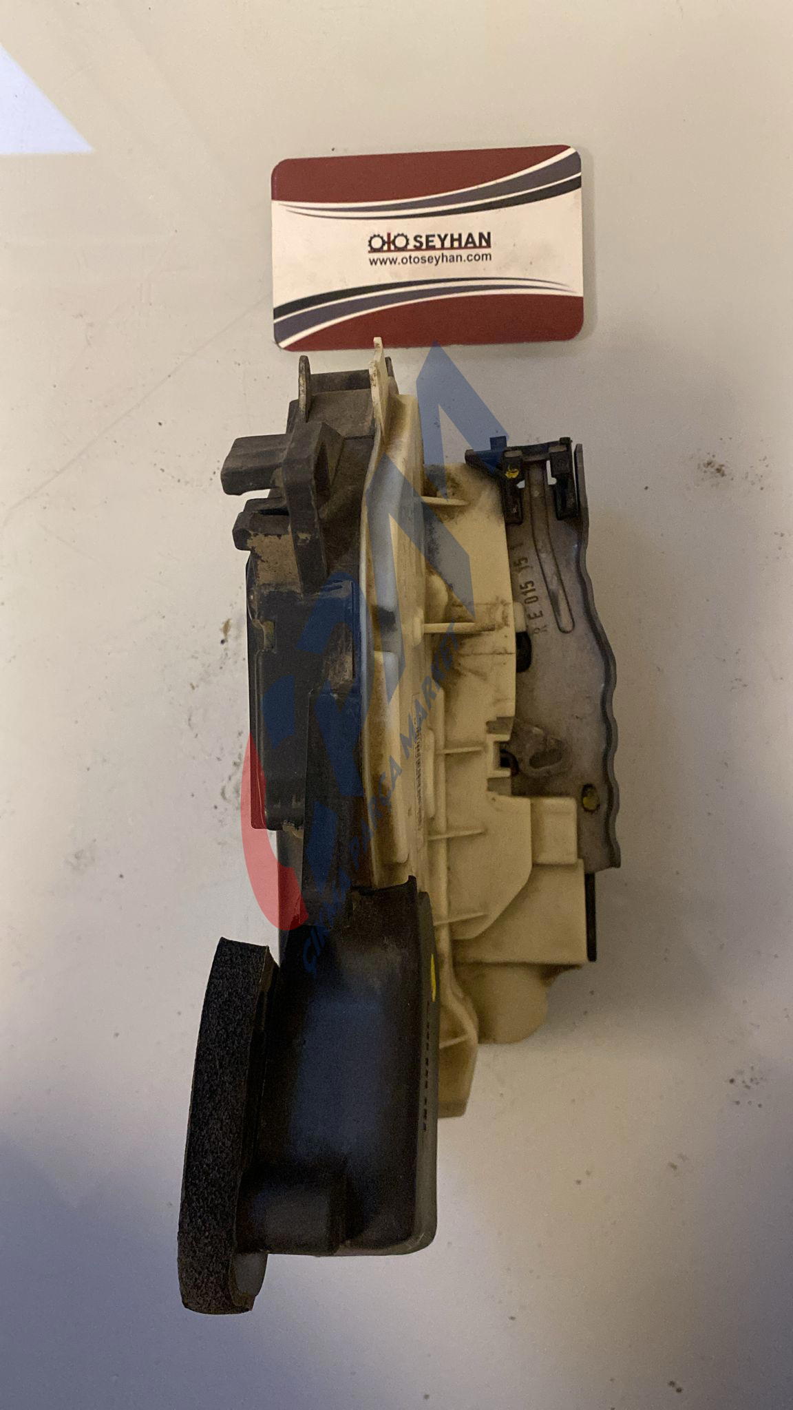 5E1837016A Passat b8 ön sağ kapı kilidi