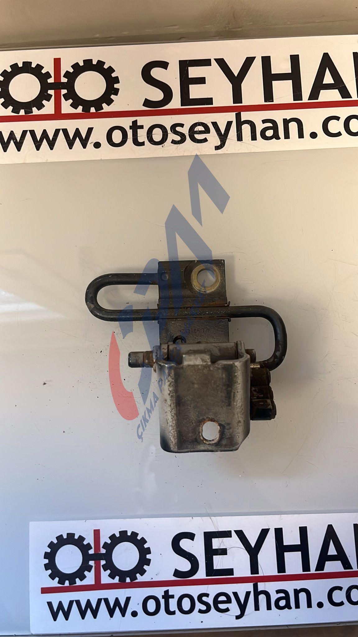 4B0831412A volkswagen golf 4 passat b5 sağ ön kapı alt menteşesi