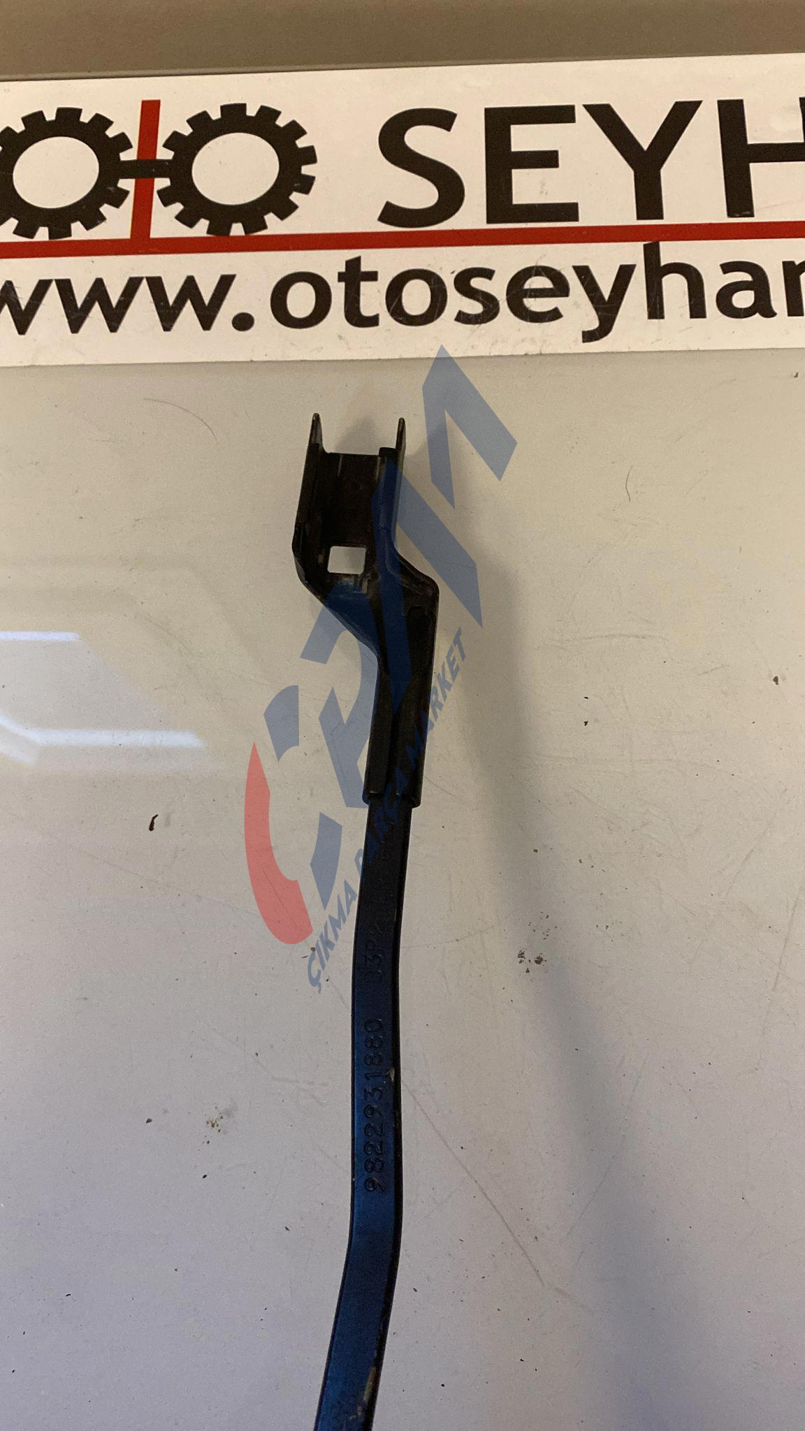 9822931880 Opel Corsa F 2022 Peugeot 2008 sağ ön silecek kolu