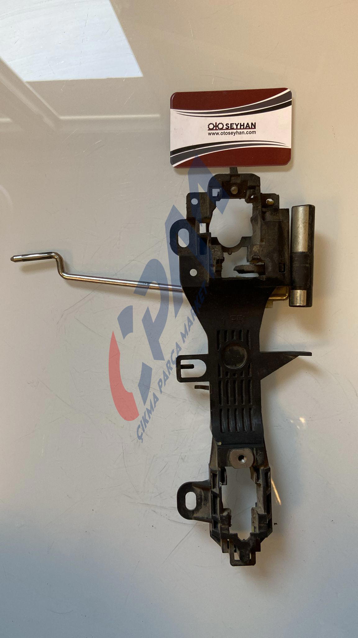 toyota corolla 2015 sağ ön kapı kolu mekanizması braketi