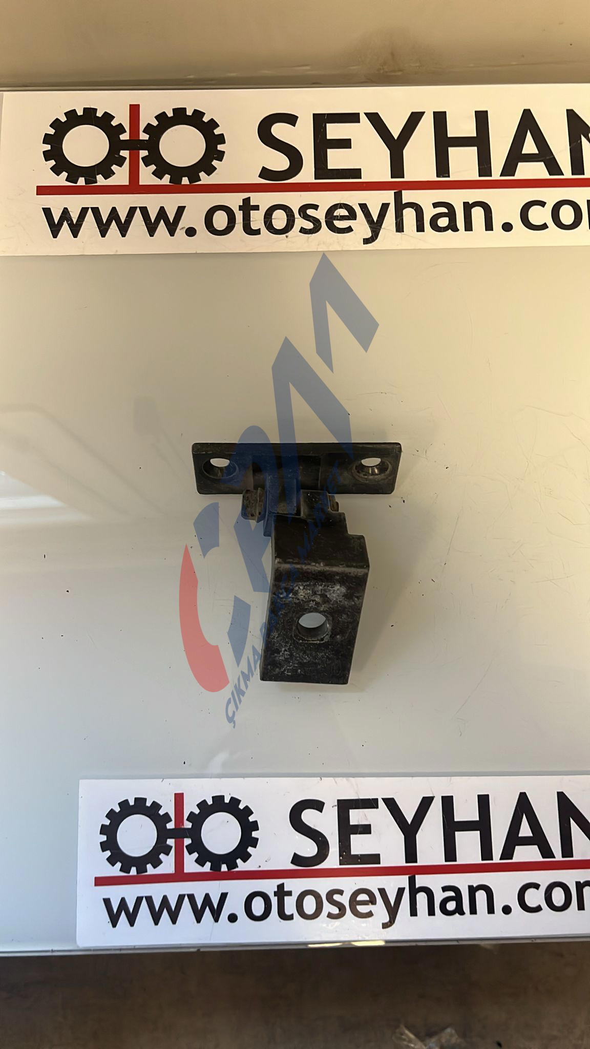 7068078 BMW 5 serisi E60 sağ ön kapı alt menteşesi