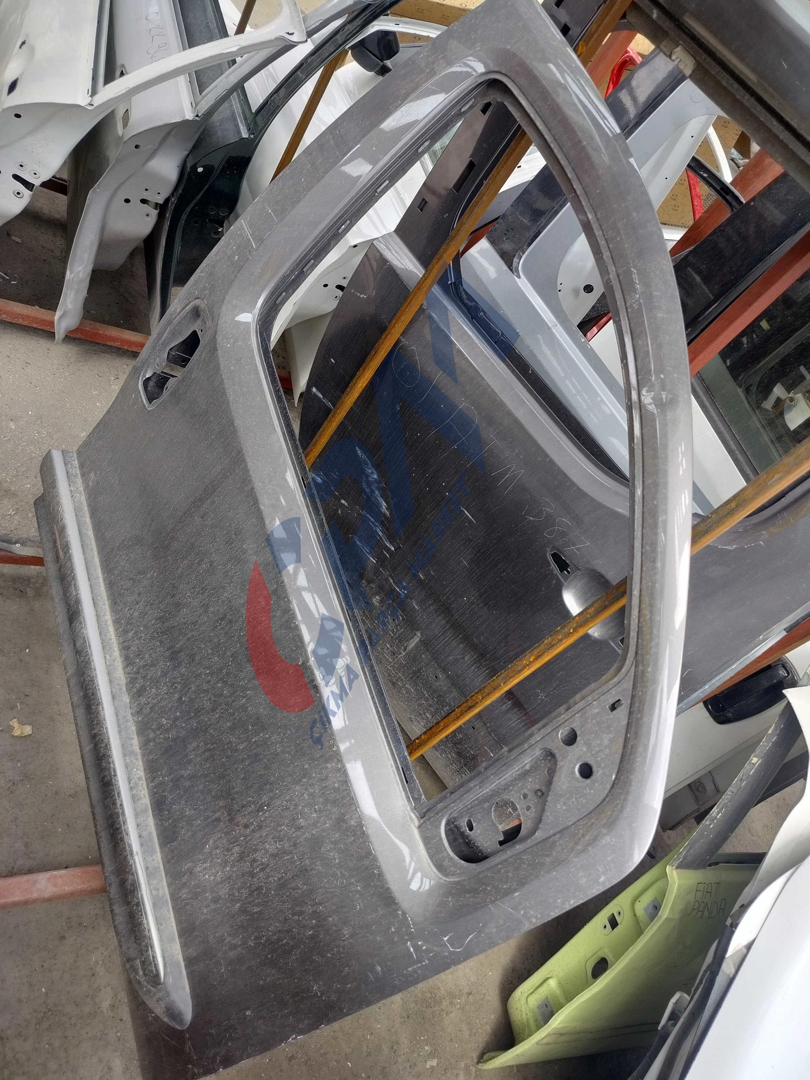 Fiat Fiorino Sağ Ön Kapı