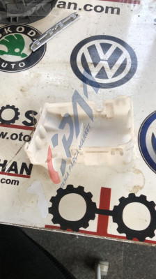 Toyota Yarıs 2015 iç soket tutucu kapağı