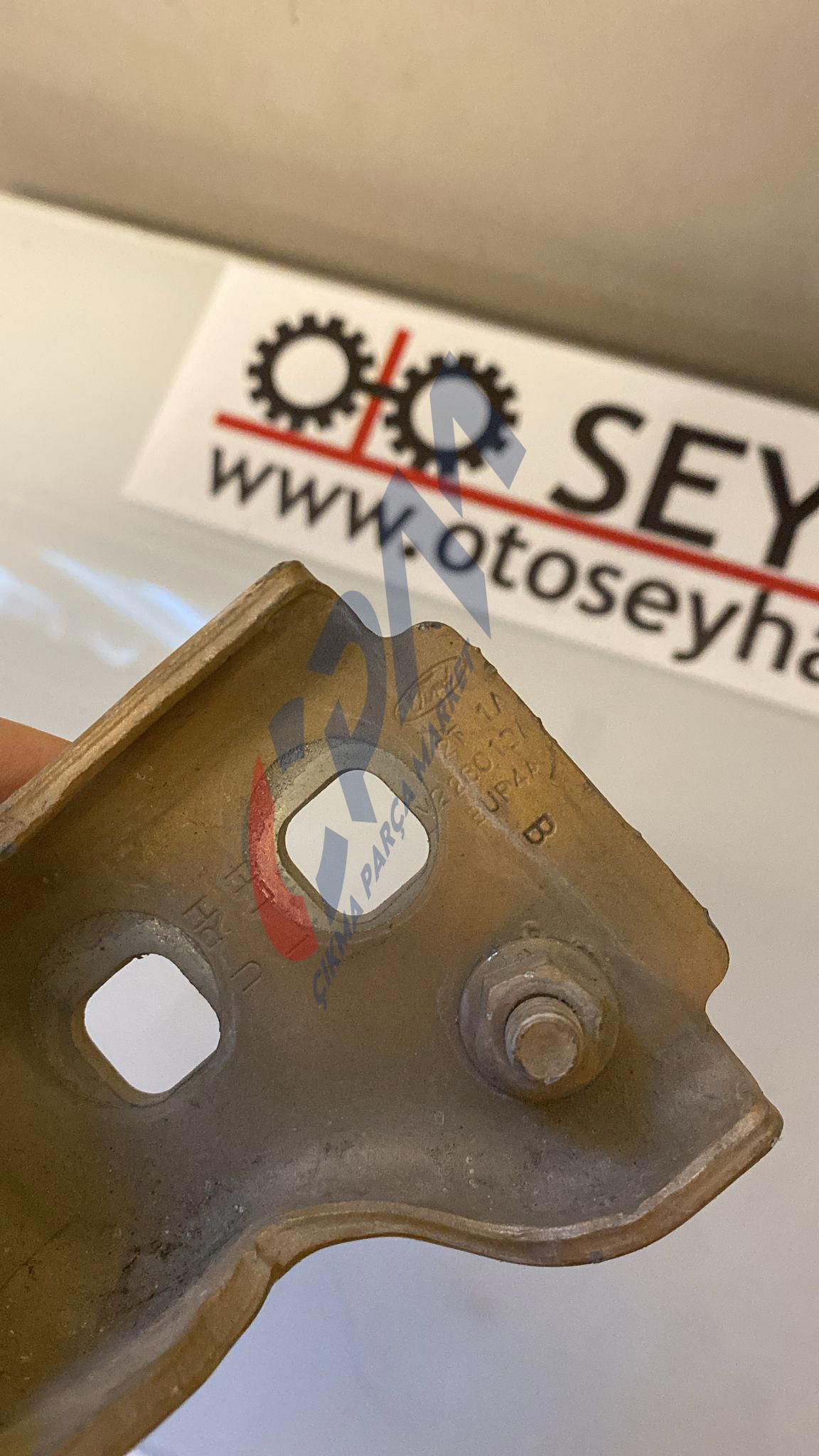 STD 2T1A V22801 CB   5081568 Ford Connect ön sağ alt   sol üst kapı menteşesi