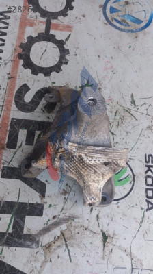 8K0199308 Audi A4 2014 sağ motor kulağı bağlantı braketi