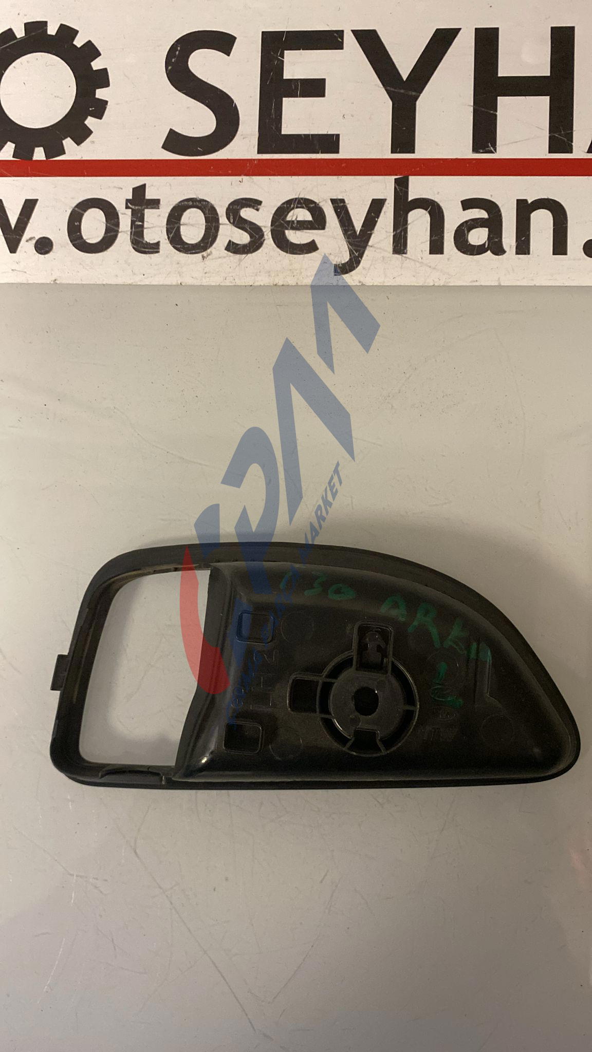 hyundai i30 2015 arka sol kapı iç açma kolu çerçevesi