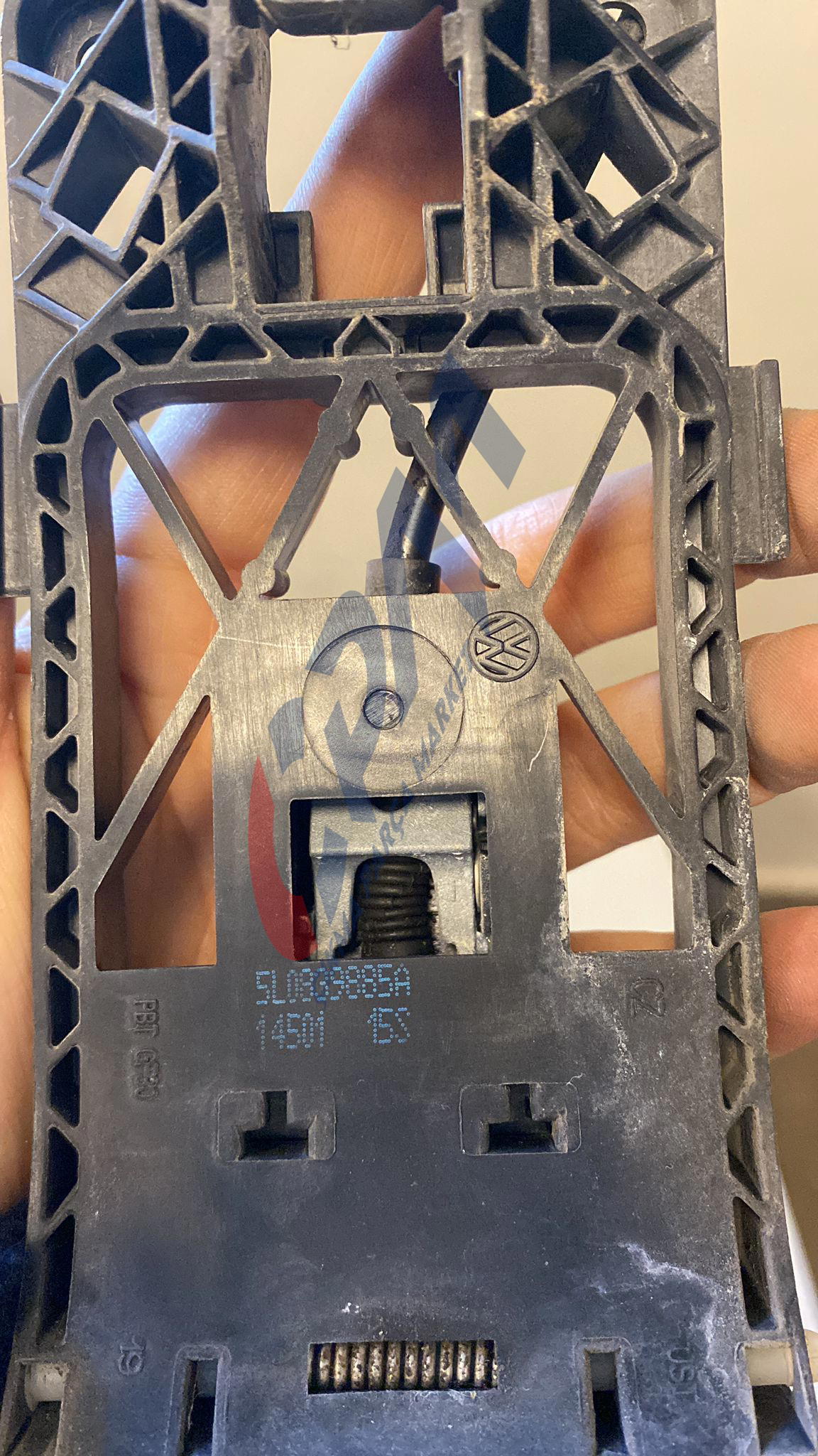 5L0839885B Skoda Yeti 2012 sağ ön sağ sol arka kapı dış açma kolu braketi