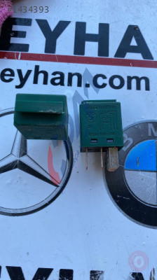 61366980177 bmw yeşil röle 4 pin