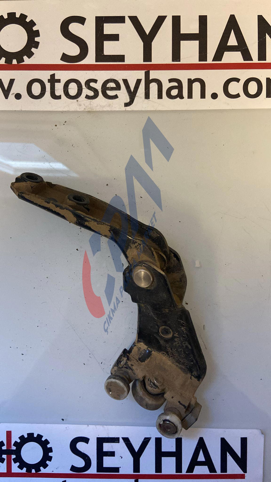 2K0843336A Volkswagen Caddy 2005 sonrası orta sağ sürgülü kapı ray makarası