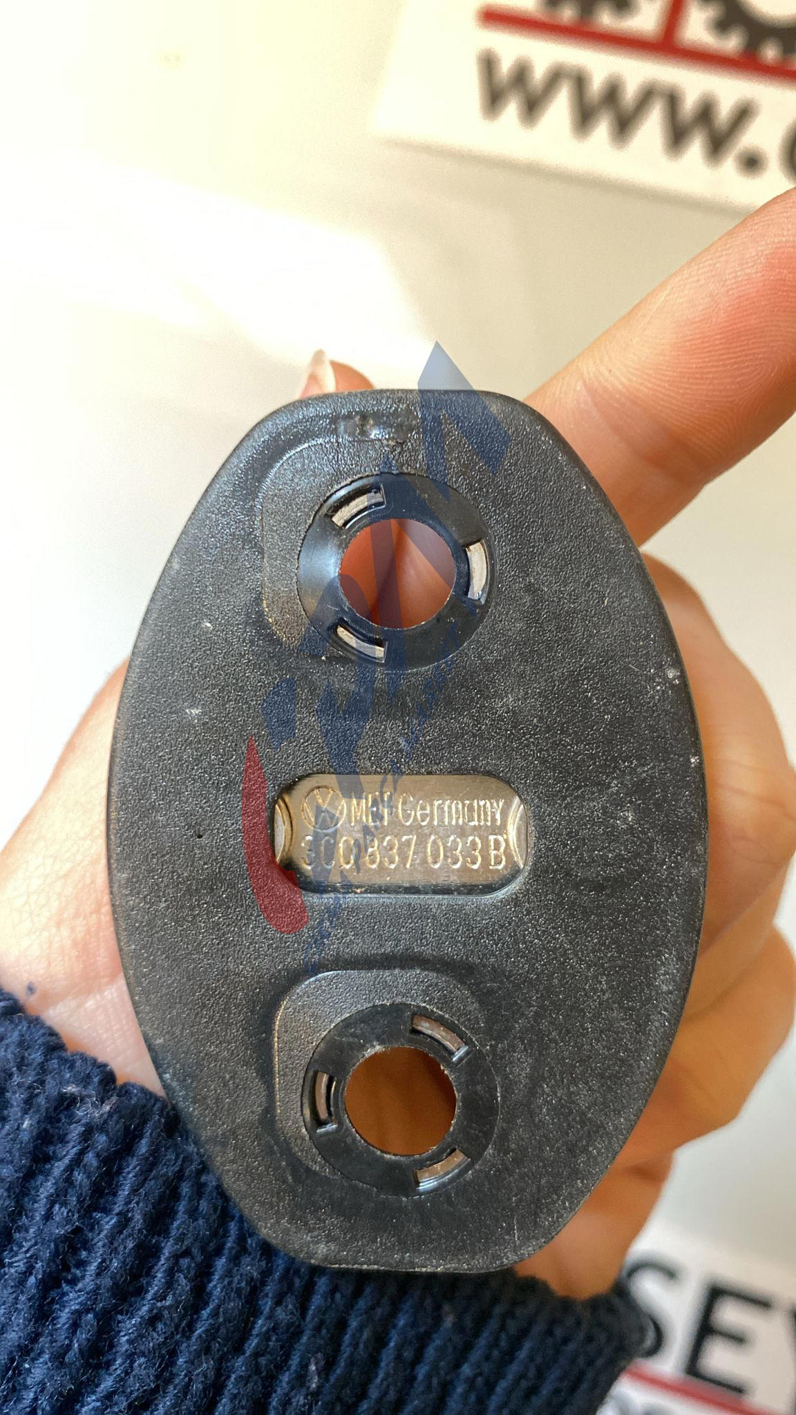 3C0837033B volkswagen passat b7 sol ön kapı kilit karşılığı