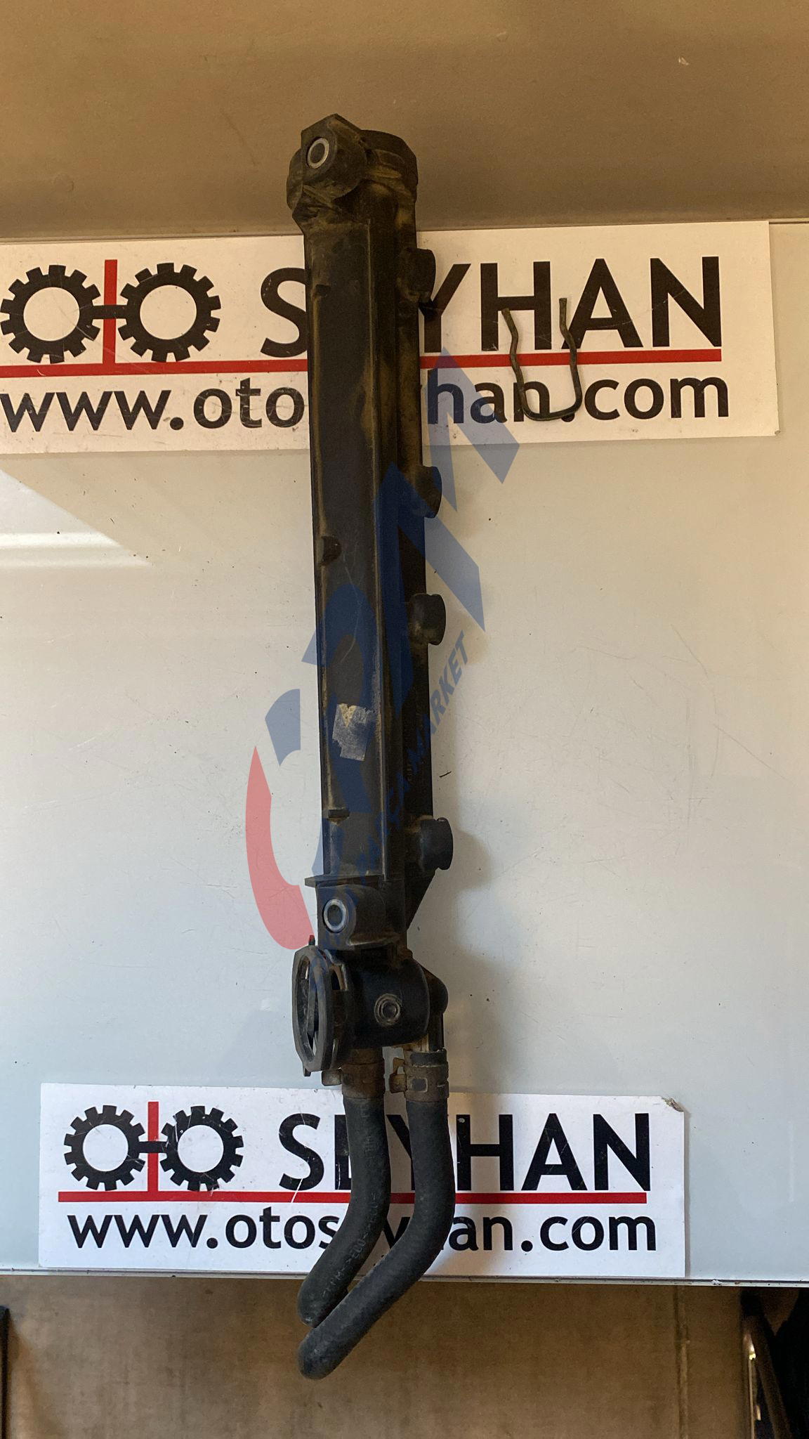 06A133317A  Volkswagen Jetta 1.6 AKL enjektör kütüğü