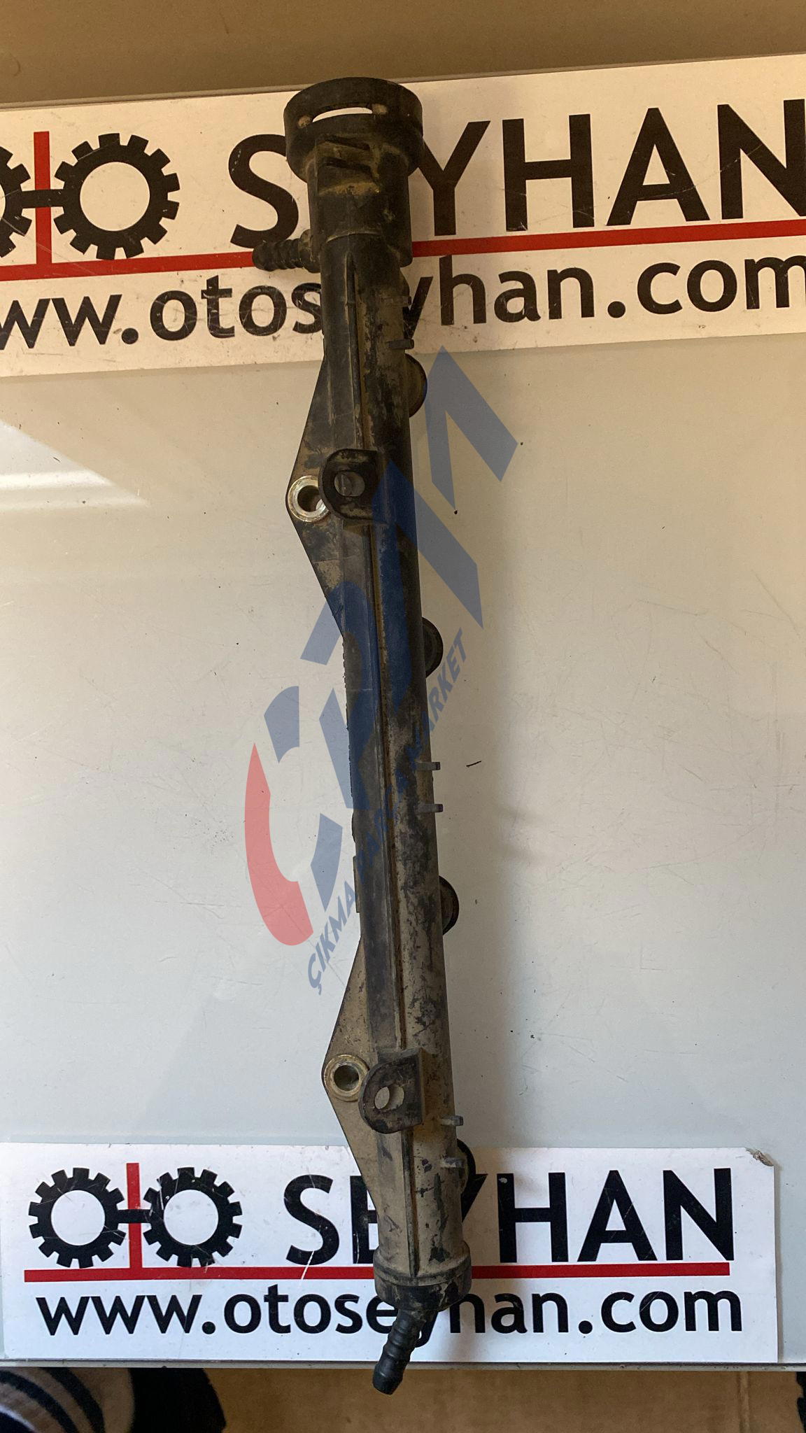 032133319A Volkswagen Polo ibiza 1.6 AEE benzinli enjektör kütüğü
